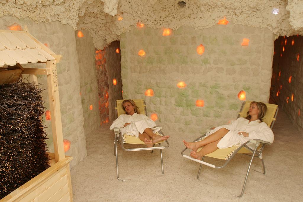 Ensana Jalta Otel Piest'any Dış mekan fotoğraf