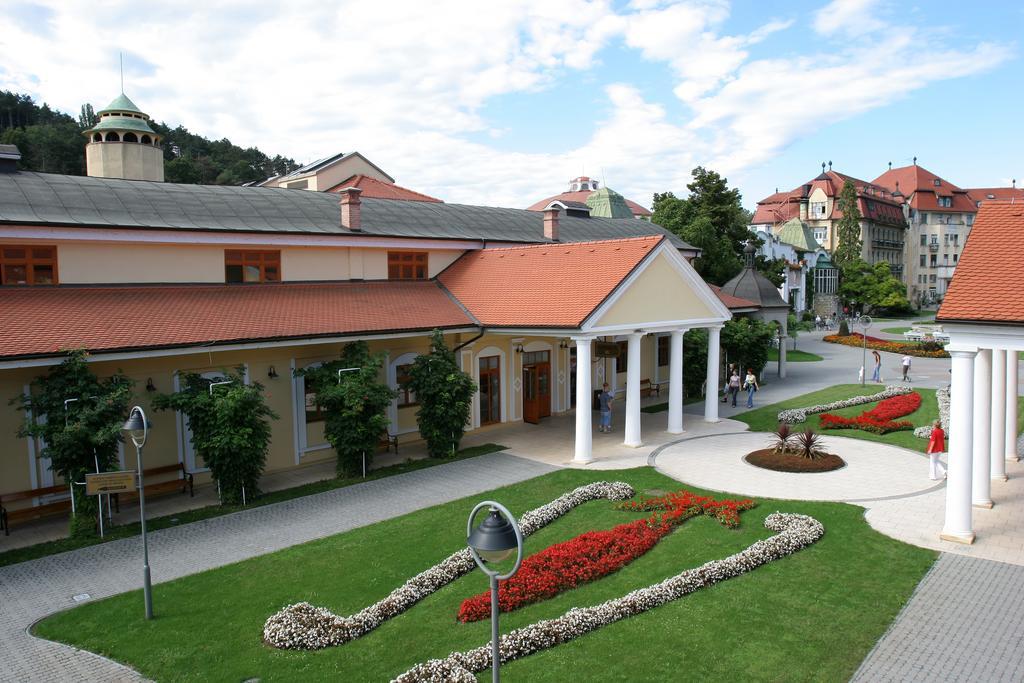Ensana Jalta Otel Piest'any Dış mekan fotoğraf