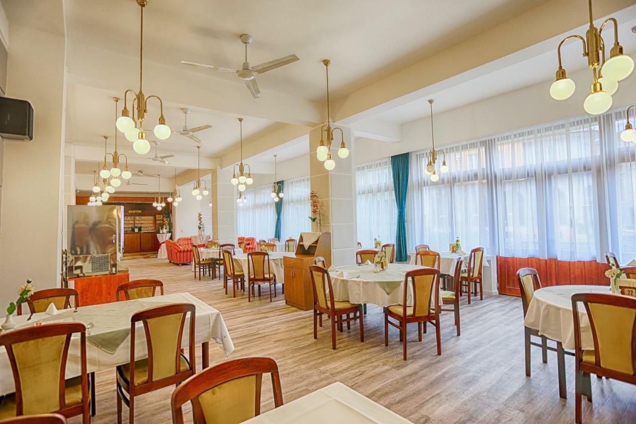 Ensana Jalta Otel Piest'any Dış mekan fotoğraf